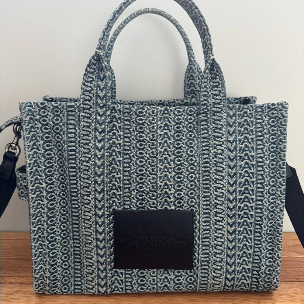 Marc Jacobs The Washed Monogramed Denim Tote - Picture 6 of 10